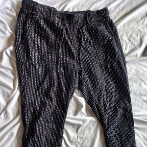 OLD NAVY joggers cropped ankles black and white large women